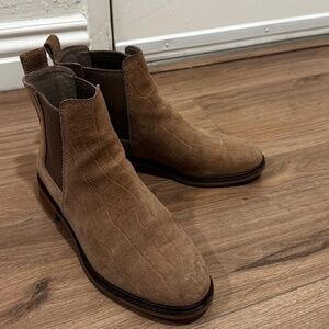 Clarks Clarkdale Arlo Womens- Tan Croc Slip On Leather Ankle Boots size 8